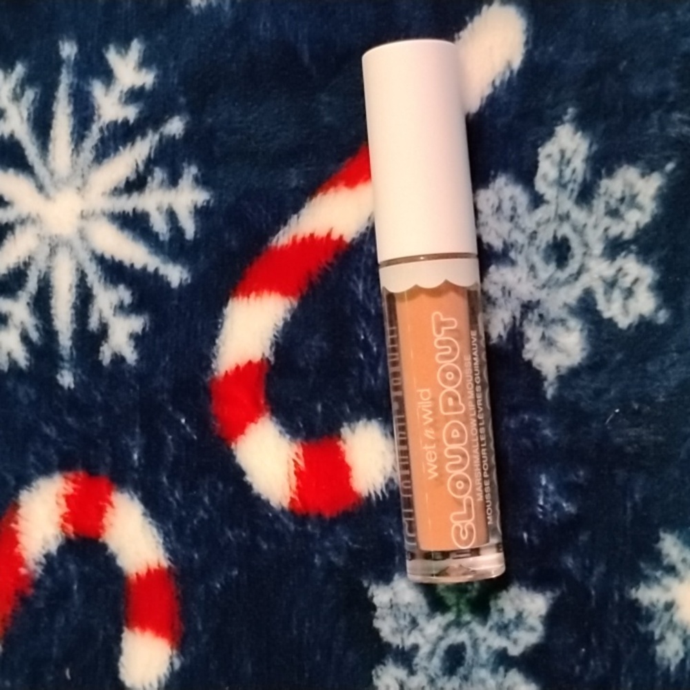Wet n wild cloud pout marshmallow lip mousse cloud chaser shade